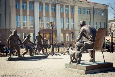 Прикрепленное изображение: skulptura_leonidu_gajdaju_irkutsk_(2).jpg